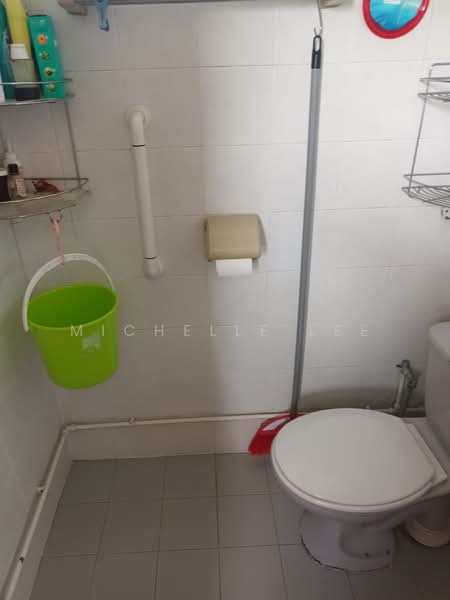 325 Ang Mo Kio Avenue 3, 325 Ang Mo Kio Avenue 3, Room Rental, 200 sqft, HDB Flat For Rent, by Michelle Lee, 500074636 - Bathroom - PropertyGuru.com.sg