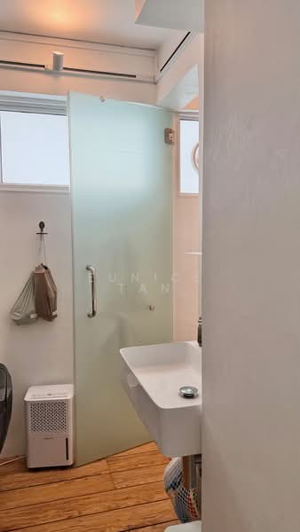 66 Bedok South Avenue 3, 66 Bedok South Avenue 3, 2 Bedrooms, 1,323 sqft, HDB Flat For Rent, by Eunice Tan, 500074639 - Bathroom - PropertyGuru.com.sg