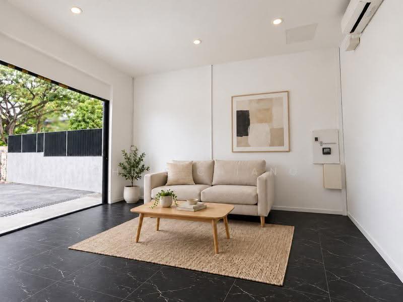 Yio Chu Kang Road, Yio Chu Kang Road, Hougang / Punggol / Sengkang, 8 Bedrooms, 4,200 sqft, Terraced House For Sale, by Chris Chiang, 500074640 - Living Room - PropertyGuru.com.sg