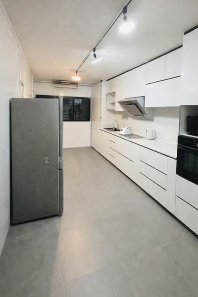 106 Bukit Batok Central HDB Flat For Sale at S$ 668,888 | PropertyGuru Singapore - Kitchen