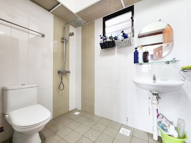 417A Fernvale Link HDB Flat For Sale at S$ 730,000 | PropertyGuru Singapore - Bathroom