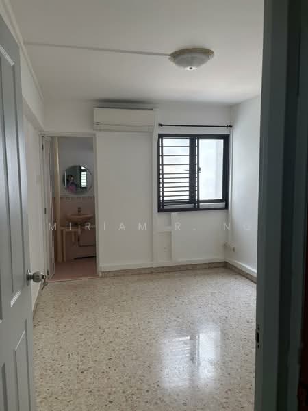 704 Yishun Avenue 5, 704 Yishun Avenue 5, 2 Bedrooms, 731 sqft, HDB Flat For Sale, by Miriam R. Ng, 500074652 - Interior - PropertyGuru.com.sg