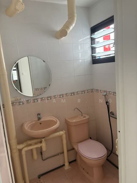 704 Yishun Avenue 5, 704 Yishun Avenue 5, 2 Bedrooms, 731 sqft, HDB Flat For Sale, by Miriam R. Ng, 500074652 - Bathroom - PropertyGuru.com.sg