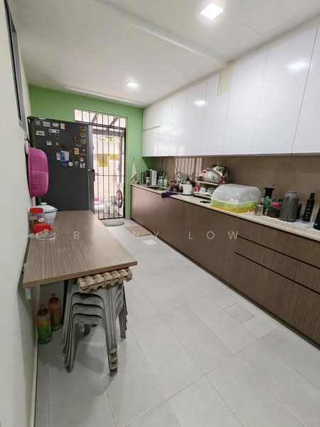 Parry Green Corner Terrace For Sale at S$ 3,500,000 | PropertyGuru Singapore - Kitchen