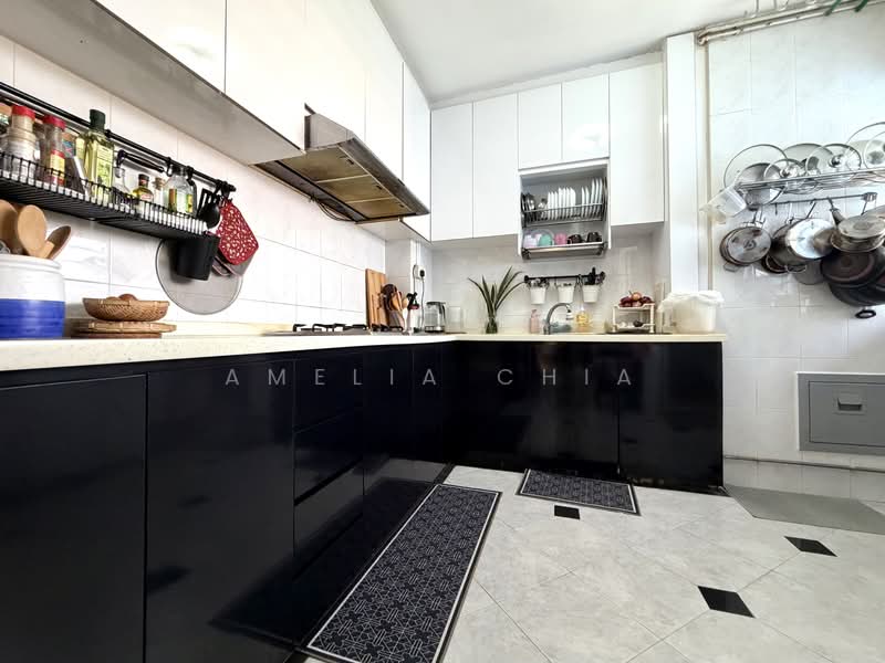 119 Pasir Ris Street 11 HDB Flat For Sale at S$ 780,000 | PropertyGuru Singapore - Kitchen