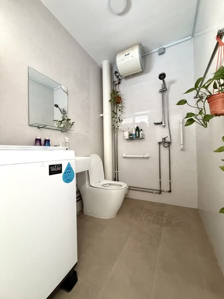 119 Pasir Ris Street 11 HDB Flat For Sale at S$ 780,000 | PropertyGuru Singapore - Bathroom