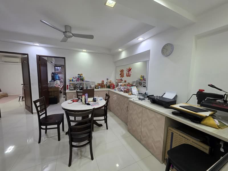 873 Yishun Street 81 HDB Flat For Sale at S$ 648,888 | PropertyGuru Singapore - Dining Room