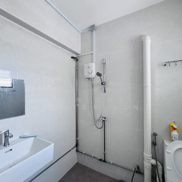 867 Yishun Street 81 HDB Flat For Sale at S$ 599,888 | PropertyGuru Singapore - Bathroom
