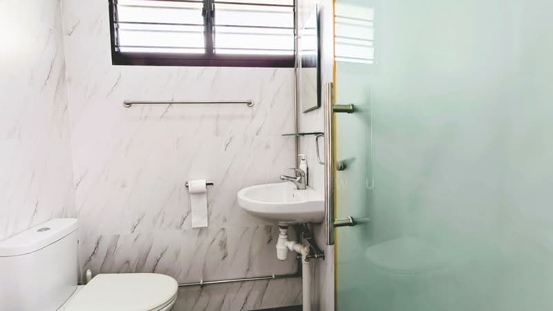 41 Cambridge Road HDB Flat For Sale at S$ 649,000 | PropertyGuru Singapore - Bathroom