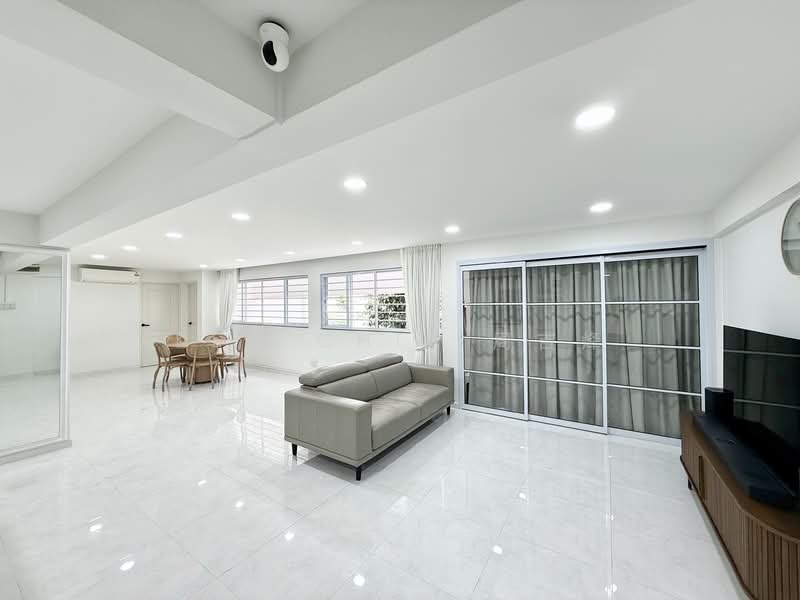 121 Mcnair Road HDB Flat For Sale at S$ 1,100,000 | PropertyGuru Singapore - Living Room