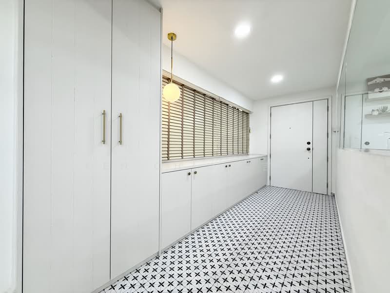 121 Mcnair Road HDB Flat For Sale at S$ 1,100,000 | PropertyGuru Singapore - Entrance