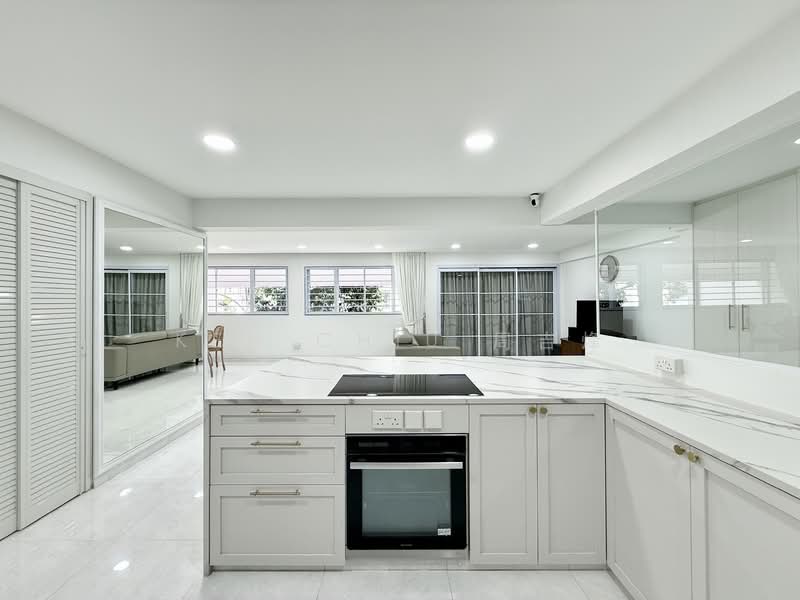 121 Mcnair Road HDB Flat For Sale at S$ 1,100,000 | PropertyGuru Singapore - Kitchen