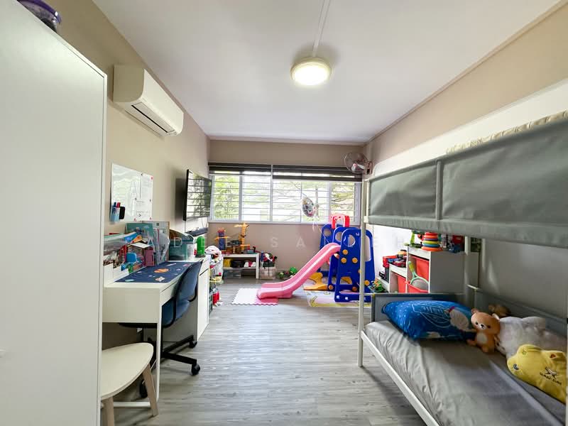 121 Bukit Batok Central HDB Flat For Sale at S$ 838,000 | PropertyGuru Singapore - Bedroom