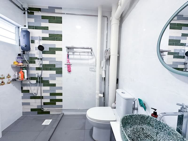 121 Bukit Batok Central HDB Flat For Sale at S$ 838,000 | PropertyGuru Singapore - Bathroom