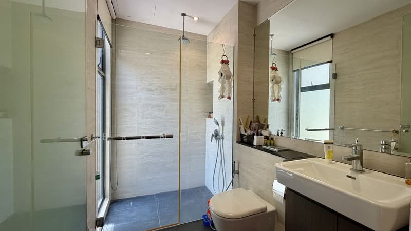 FH modern build @ Upp Thomson w unblocked views Corner Terrace For Sale at S$ 6,388,888 | PropertyGuru Singapore - Bathroom