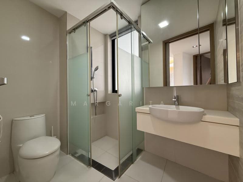 d'Leedon (Former Farrer Court), 11 Leedon Heights, Tanglin / Holland / Bukit Timah, 2 Bedrooms, 1,033 sqft, Condominium For Sale, by Margarita Seah, 500074723 - Common Bathroom - PropertyGuru.com.sg