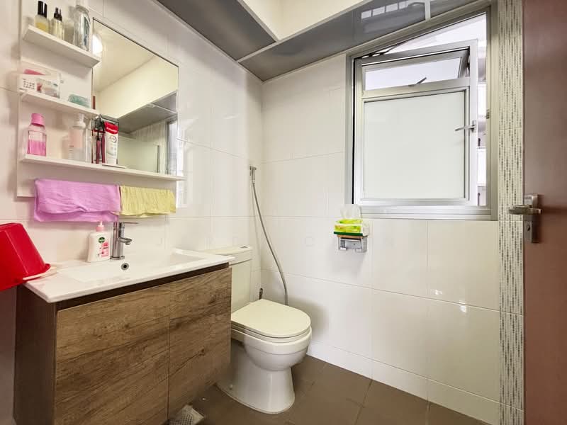 140B Corporation Drive HDB Flat For Sale at S$ 660,000 | PropertyGuru Singapore - Bathroom