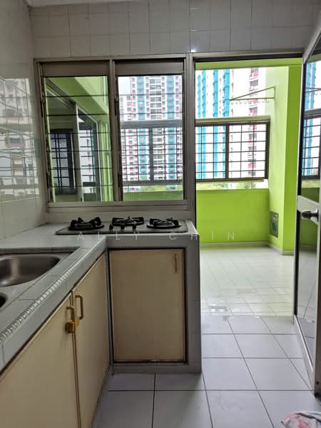 231 Bishan Street 23 HDB Flat For Sale at S$ 1,290,000 | PropertyGuru Singapore - Kitchen