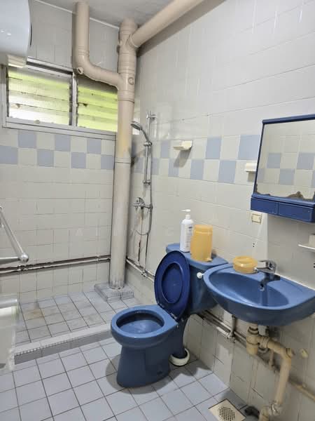 231 Bishan Street 23 HDB Flat For Sale at S$ 1,290,000 | PropertyGuru Singapore - Bathroom