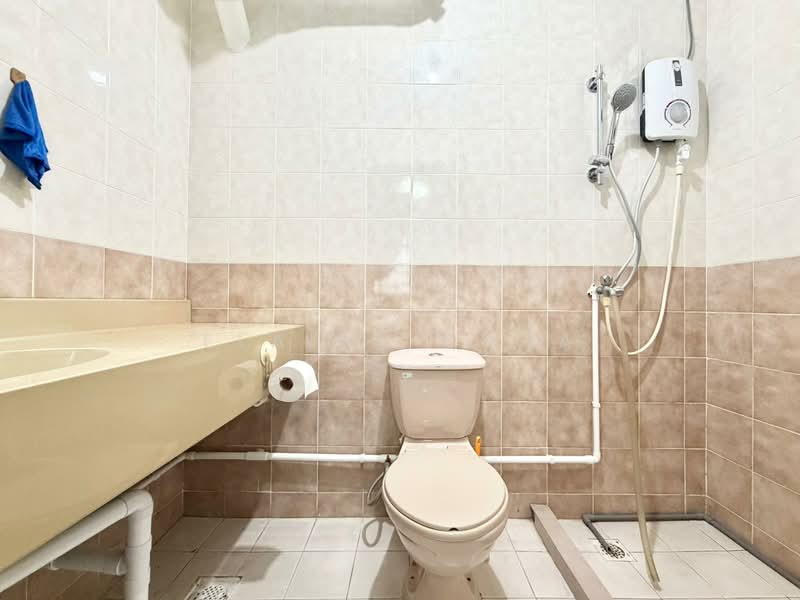 659 Choa Chu Kang Crescent, 659 Choa Chu Kang Crescent, 3 Bedrooms, 1,076 sqft, HDB Flat For Rent, by Elaine Chua, 500074737 - Bathroom - PropertyGuru.com.sg