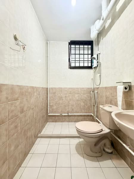 659 Choa Chu Kang Crescent, 659 Choa Chu Kang Crescent, 3 Bedrooms, 1,076 sqft, HDB Flat For Rent, by Elaine Chua, 500074737 - Bathroom - PropertyGuru.com.sg