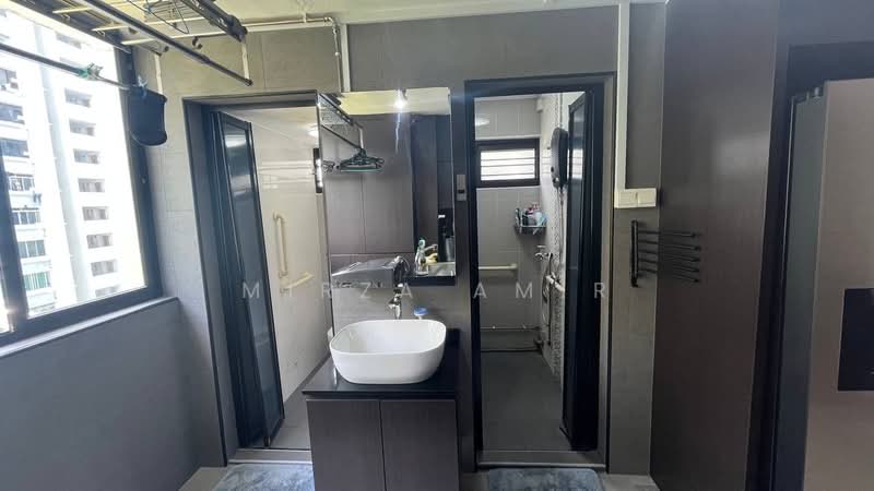 501 Bedok North Street 3 HDB Flat For Sale at S$ 420,000 | PropertyGuru Singapore - Bathroom
