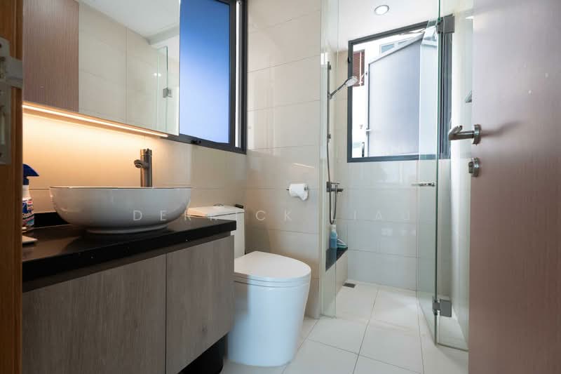 CHEAP | 3 Bedder located at Pasir Ris Drive 1! Belysa Executive Condominium For Sale at S$ 1,198,000 | PropertyGuru Singapore - Bathroom