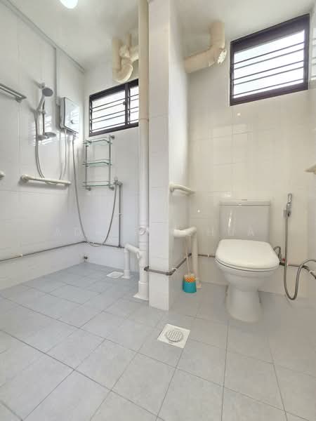 170 Ang Mo Kio Avenue 4, 170 Ang Mo Kio Avenue 4, 2 Bedrooms, 669 sqft, HDB Flat For Rent, by Adrian Chua, 500074780 - Bathroom - PropertyGuru.com.sg