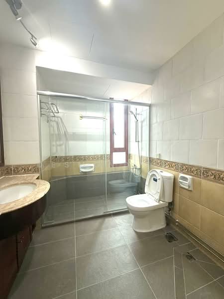 Tanah Merah Kechil Road, , 5 Bedrooms, 3,000 sqft, Terraced House For Rent, by Desmond Yeo, 500074803 - Bathroom - PropertyGuru.com.sg