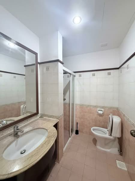 Tanah Merah Kechil Road, , 5 Bedrooms, 3,000 sqft, Terraced House For Rent, by Desmond Yeo, 500074803 - Bathroom - PropertyGuru.com.sg