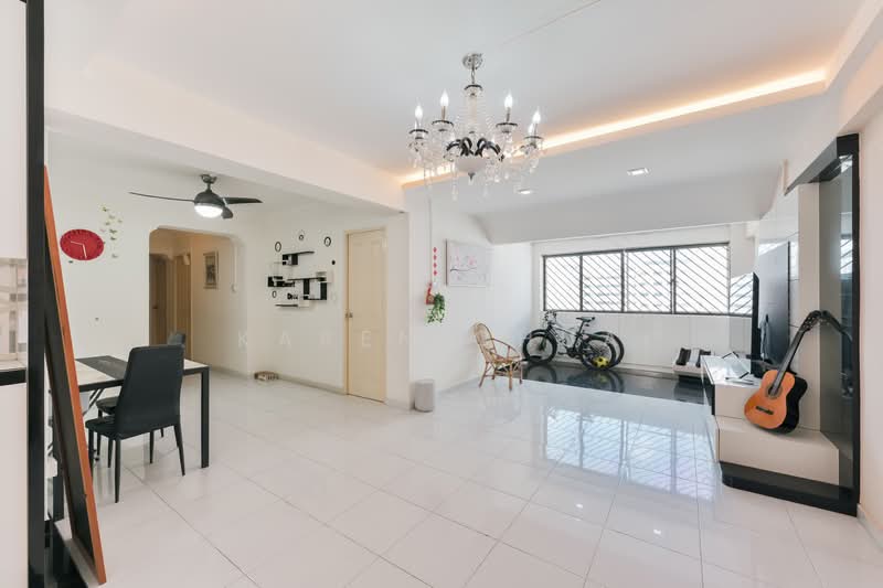 231 Pasir Ris Drive 4 HDB Flat For Sale at S$ 739,000 | PropertyGuru Singapore - Living Room
