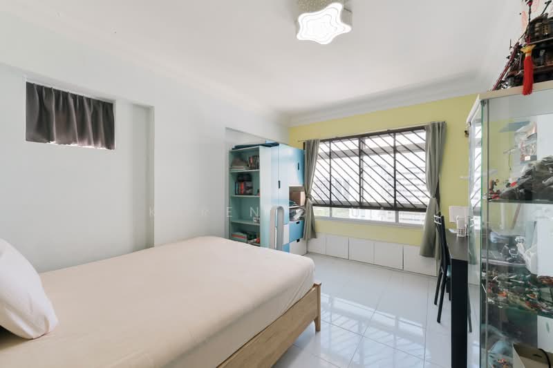 231 Pasir Ris Drive 4 HDB Flat For Sale at S$ 739,000 | PropertyGuru Singapore - Bedroom