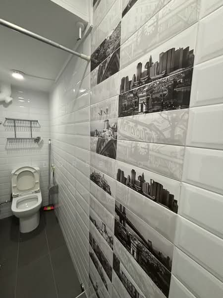 202 Toa Payoh North, 202 Toa Payoh North, 3 Bedrooms, 893 sqft, HDB Flat For Rent, by Doreen Own, 500074807 - Bathroom - PropertyGuru.com.sg