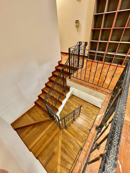 Villa Azura Condominium For Sale at S$ 3,330,000 | PropertyGuru Singapore - Interior