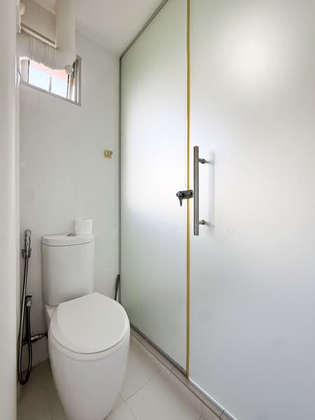 83 Commonwealth Close HDB Flat For Sale at S$ 438,000 | PropertyGuru Singapore - Bathroom