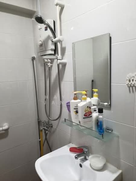 158 Bedok South Avenue 3, 158 Bedok South Avenue 3, Room Rental, 150 sqft, HDB Flat For Rent, by Hayati Jantan, 500074817 - Bathroom - PropertyGuru.com.sg
