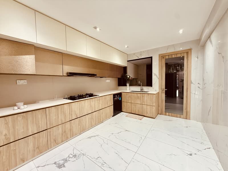 ⭐️⭐️LANDED7772 @ RENOVATED SEMI-D OFF SIGLAP Semi-Detached House For Sale at S$ 6,990,000 | PropertyGuru Singapore - Kitchen