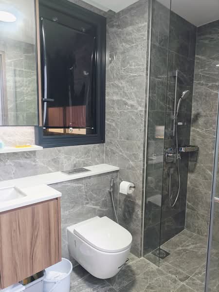 Lentor Modern, Lentor Central, 4 Bedrooms, 990 sqft, Condominium For Rent, by CLEO, 500074822 - Bathroom - PropertyGuru.com.sg