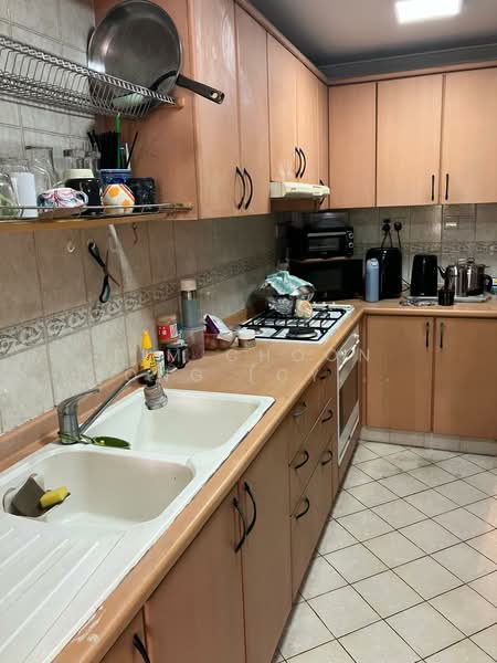 Hillbrooks Condominium For Sale at S$ 1,720,000 | PropertyGuru Singapore - Kitchen