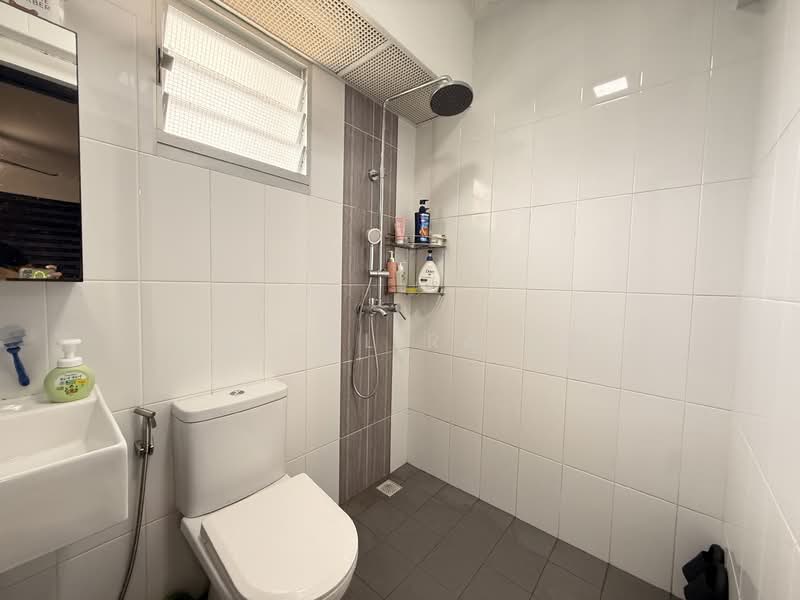 671B Yishun Avenue 4 HDB Flat For Sale at S$ 680,000 | PropertyGuru Singapore - Bathroom
