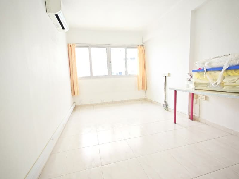 252 Choa Chu Kang Avenue 2 HDB Flat For Sale at S$ 549,000 | PropertyGuru Singapore - Commons Bedroom 