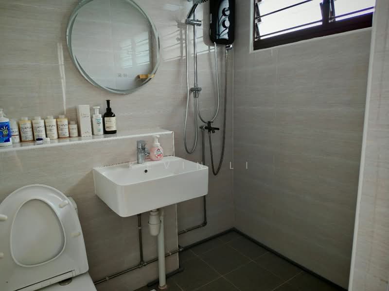 252 Choa Chu Kang Avenue 2 HDB Flat For Sale at S$ 549,000 | PropertyGuru Singapore - Bathroom