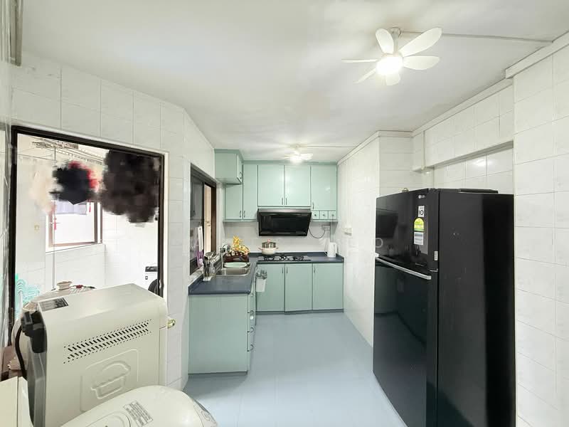 122C Sengkang East Way HDB Flat For Sale at S$ 780,000 | PropertyGuru Singapore - Kitchen