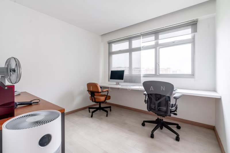 890B Tampines Avenue 1 HDB Flat For Sale at S$ 688,000 | PropertyGuru Singapore - Bedroom / Study