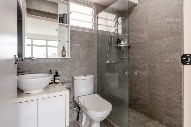 890B Tampines Avenue 1 HDB Flat For Sale at S$ 688,000 | PropertyGuru Singapore - Bathroom
