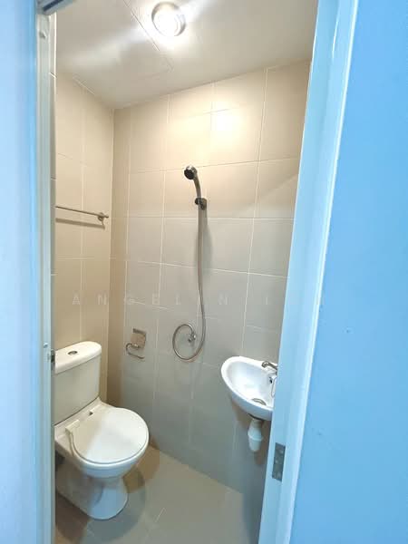 The Berth by the Cove Condominium For Sale at S$ 2,550,000 | PropertyGuru Singapore - Bathroom