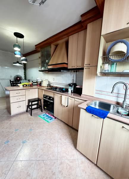 114 Bukit Purmei Road HDB Flat For Sale at S$ 688,000 | PropertyGuru Singapore - Kitchen