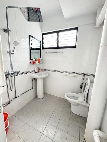 114 Bukit Purmei Road HDB Flat For Sale at S$ 688,000 | PropertyGuru Singapore - Bathroom