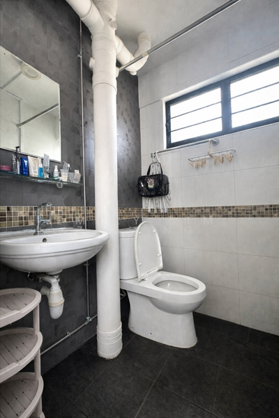 237 Yishun Ring Road HDB Flat For Sale at S$ 430,000 | PropertyGuru Singapore - Bathroom