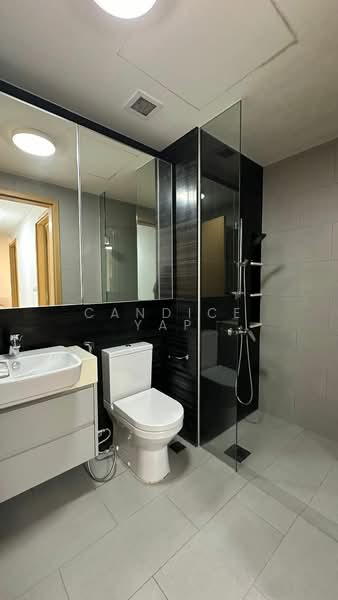 The Glades Condominium For Sale at S$ 1,200,000 | PropertyGuru Singapore - Bathroom
